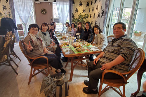 歯科医、歯科衛生士、歯科助手みんなで会食